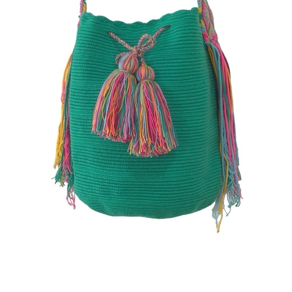 Handmade Wayuu Mochilla Green Bucket Bag - Picture 2 of 13